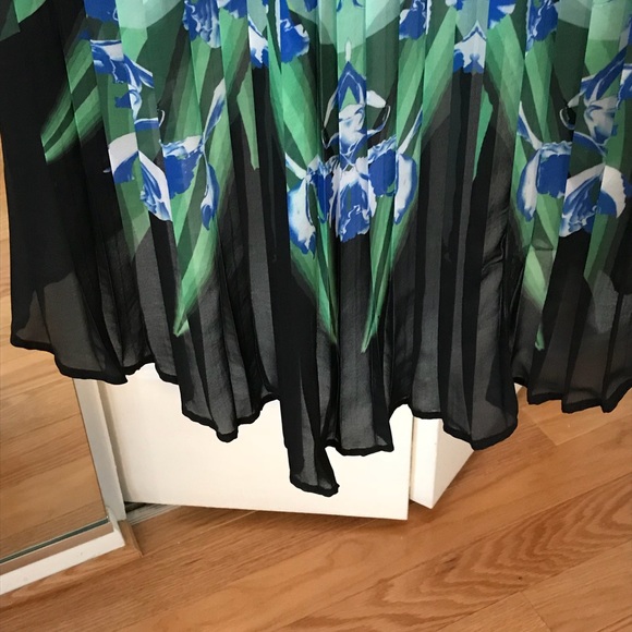 Rare Bebe Addiction strapless pleated dress - Picture 6 of 8